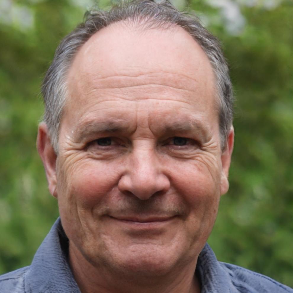 Portrait de Marc Dubois, expert en stratégie entrepreneuriale